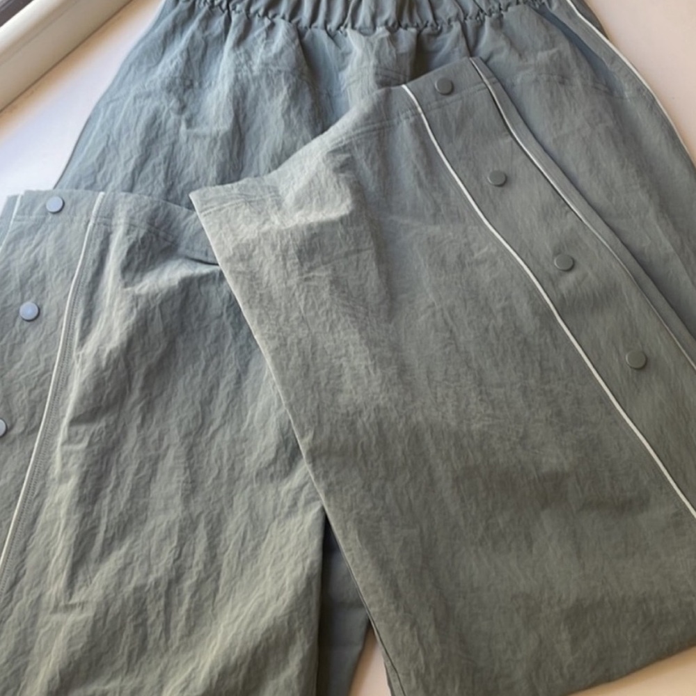 Lululemon Crinkle Nylon Mid-Rise Track Pant Wordmark - Picture 7 of 8